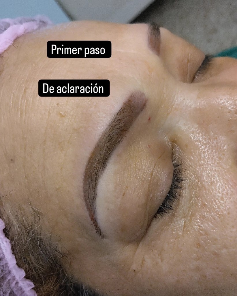Primer paso de aclaración de cejas